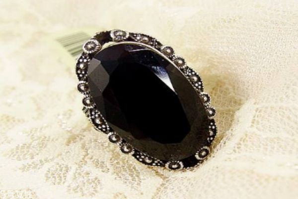 什么是黑寶石呢 黑寶石有什么作用呢 什么是黑寶石呢 黑寶石有什么作用呢