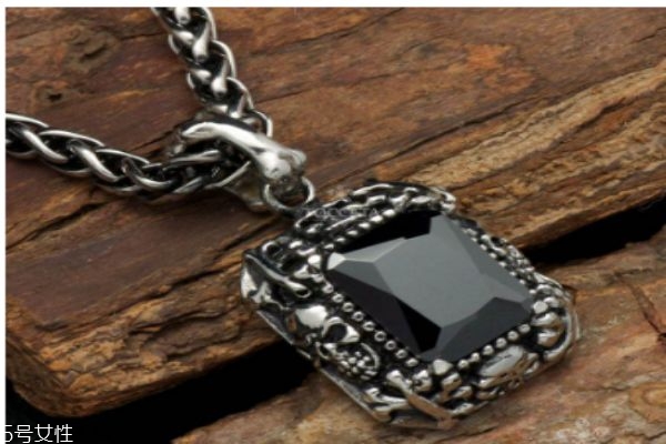 黑色寶石有什么種類呢 黑色寶石主要生產(chǎn)國(guó)家是哪呢 黑色寶石有什么種類呢 黑色寶石主要生產(chǎn)國(guó)家是哪呢