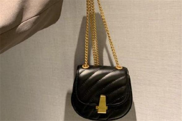 小mk是哪個(gè)國(guó)家的品牌 小mk和mk一樣嗎 小mk是哪個(gè)國(guó)家的品牌 小mk和mk一樣嗎