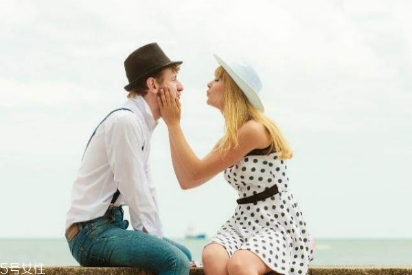 男生分手后多久想復(fù)合 男生分手后還愛的表現(xiàn) 男生分手后多久想復(fù)合 男生分手后還愛的表現(xiàn)