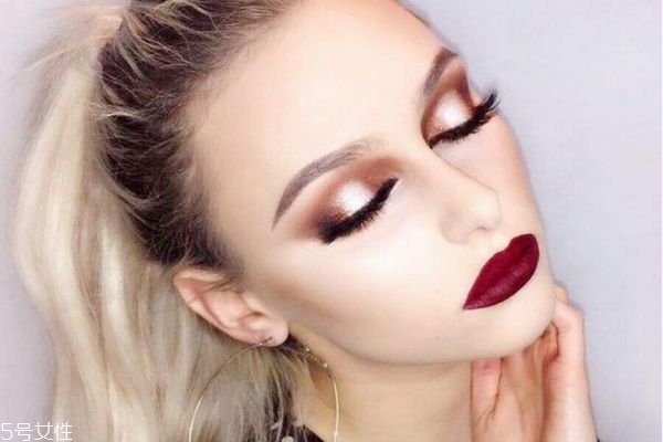 化妝失手應(yīng)該如何補(bǔ)救 化妝的常見(jiàn)誤區(qū)有哪些