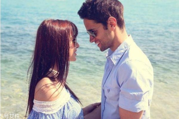 男生分手后多久想復(fù)合 男生分手后還愛的表現(xiàn) 男生分手后多久想復(fù)合 男生分手后還愛的表現(xiàn)