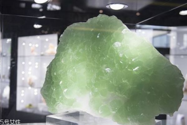 螢石有什么寓意呢 螢石的市場(chǎng)價(jià)格怎么樣呢 螢石有什么寓意呢 螢石的市場(chǎng)價(jià)格怎么樣呢