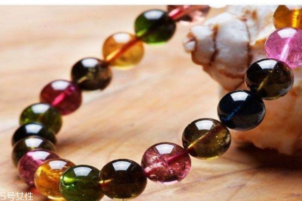 碧璽應該怎么保養(yǎng)呢 什么人群適合戴碧璽呢