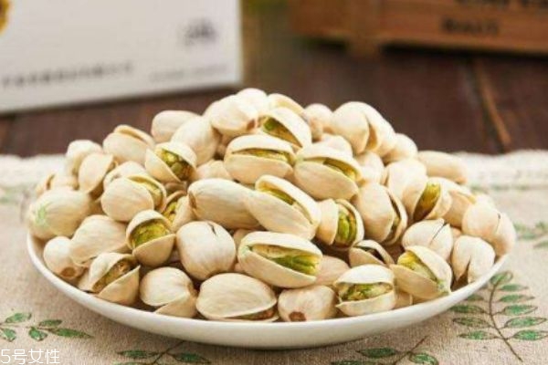 開心果有什么營(yíng)養(yǎng)價(jià)值呢 吃開心果有什么好處呢 開心果有什么營(yíng)養(yǎng)價(jià)值呢 吃開心果有什么好處呢