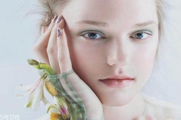 吃飯女生主動買單說明什么 女孩約會主動付錢心理 吃飯女生主動買單說明什么 女孩約會主動付錢心理