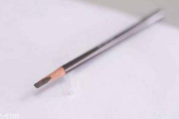 眉筆削成什么形狀好用 削眉筆要注意哪幾點(diǎn) 眉筆削成什么形狀好用 削眉筆要注意哪幾點(diǎn)