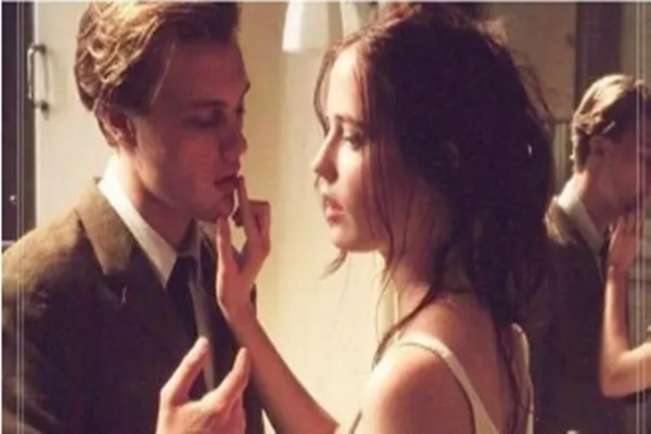 感情里過于主動(dòng)的女生會(huì)有什么下場(chǎng) 男生對(duì)不在乎的親密關(guān)系有什么表現(xiàn) 感情里過于主動(dòng)的女生會(huì)有什么下場(chǎng) 男生對(duì)不在乎的親密關(guān)系有什么表現(xiàn)