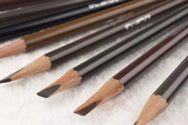 眉筆削成什么形狀好用 削眉筆要注意哪幾點(diǎn) 眉筆削成什么形狀好用 削眉筆要注意哪幾點(diǎn)