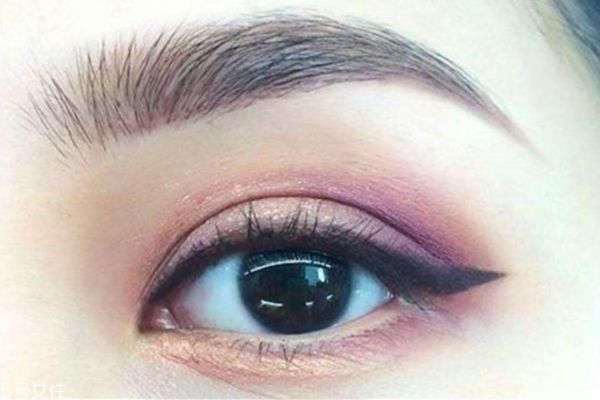 畫眼線用什么好 看個(gè)人使用習(xí)慣 畫眼線用什么好 看個(gè)人使用習(xí)慣
