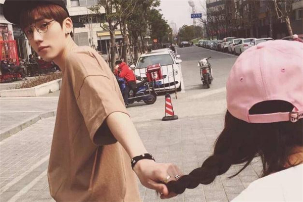 怎么追比自己小十歲的女生 怎么追比自己小很多的女生 怎么追比自己小十歲的女生 怎么追比自己小很多的女生