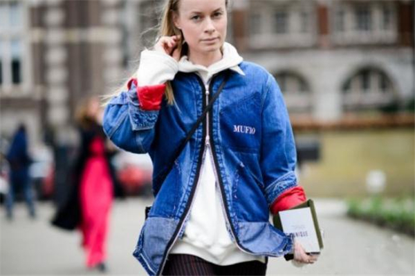 白色衛(wèi)衣配什么外套好看 白色衛(wèi)衣搭配外套圖片 白色衛(wèi)衣配什么外套好看 白色衛(wèi)衣搭配外套圖片