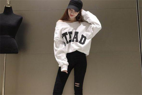 白色衛(wèi)衣配什么褲子好看 白色衛(wèi)衣搭配褲子圖片 白色衛(wèi)衣配什么褲子好看 白色衛(wèi)衣搭配褲子圖片