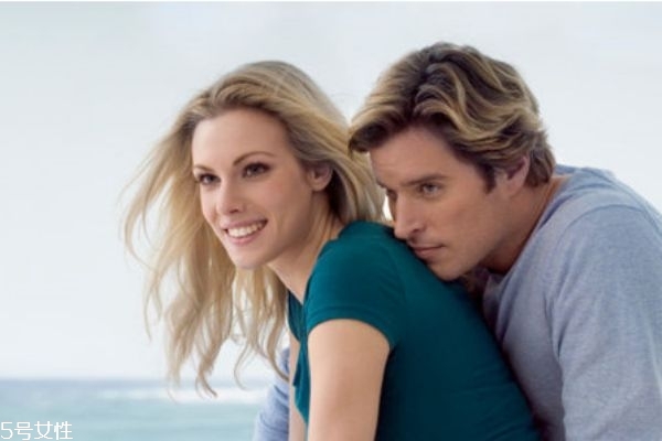 談戀愛(ài)的時(shí)候?yàn)槭裁磿?huì)喜歡上別人 談戀愛(ài)期間喜歡別人