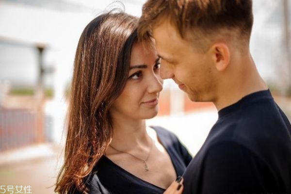 談戀愛的時候叫男朋友什么 談戀愛的時候叫老公合適嗎 談戀愛的時候叫男朋友什么 談戀愛的時候叫老公合適嗎