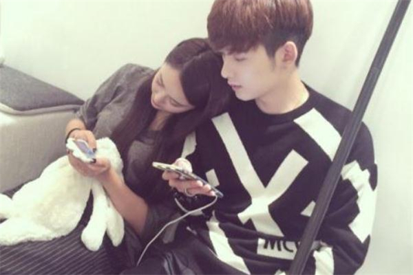 男生說(shuō)晚安女生怎么回 男生說(shuō)晚安代表什么