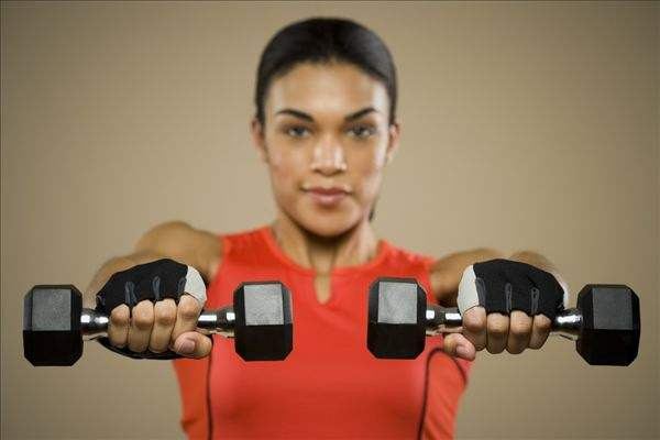 啞鈴可以鍛煉哪些肌肉 怎樣用啞鈴鍛煉全身