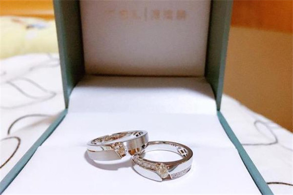 謝瑞麟和周生生哪個(gè)好 謝瑞麟和周生生品牌對(duì)比 謝瑞麟和周生生哪個(gè)好 謝瑞麟和周生生品牌對(duì)比