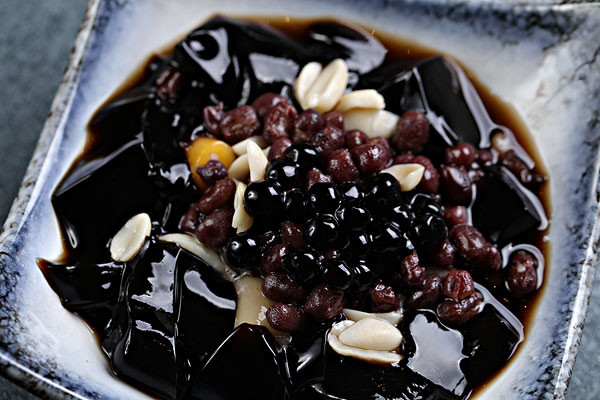 燒仙草的做法 燒仙草和龜苓膏的區(qū)別 燒仙草的做法 燒仙草和龜苓膏的區(qū)別