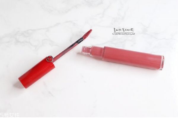 阿瑪尼紅管新色524什么顏色 阿瑪尼紅管新色524試色 阿瑪尼紅管新色524什么顏色 阿瑪尼紅管新色524試色