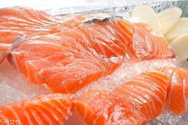 三文魚(yú)有營(yíng)養(yǎng)價(jià)值呢 吃三文魚(yú)有什么好處呢 三文魚(yú)有營(yíng)養(yǎng)價(jià)值呢 吃三文魚(yú)有什么好處呢