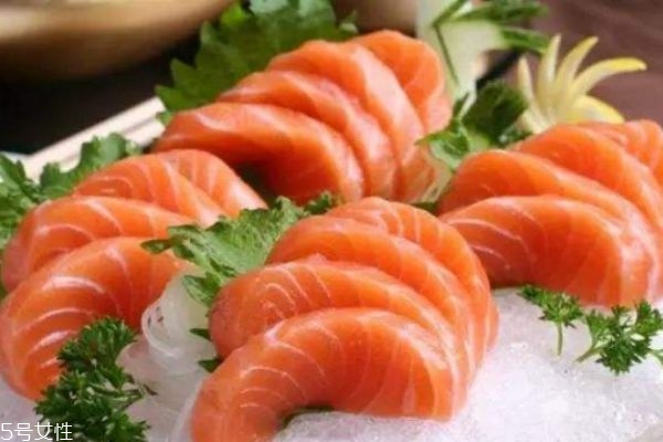 三文魚(yú)有營(yíng)養(yǎng)價(jià)值呢 吃三文魚(yú)有什么好處呢 三文魚(yú)有營(yíng)養(yǎng)價(jià)值呢 吃三文魚(yú)有什么好處呢