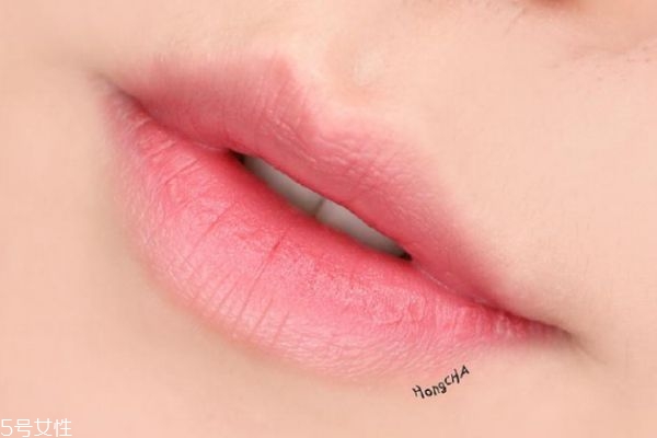 阿瑪尼紅管新色524什么顏色 阿瑪尼紅管新色524試色 阿瑪尼紅管新色524什么顏色 阿瑪尼紅管新色524試色