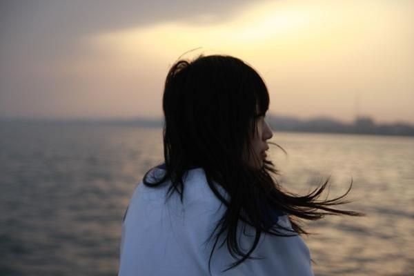 想你的男生會主動聯(lián)系你嗎 不主動聯(lián)系你是不喜歡你嗎