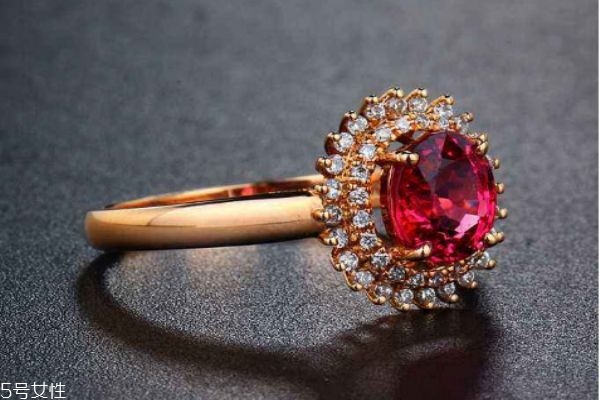 什么是尖晶石呢 尖晶石有什么作用呢 什么是尖晶石呢 尖晶石有什么作用呢