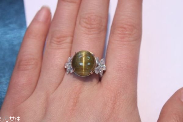 什么是石英貓眼呢 石英貓眼有什么作用呢 什么是石英貓眼呢 石英貓眼有什么作用呢