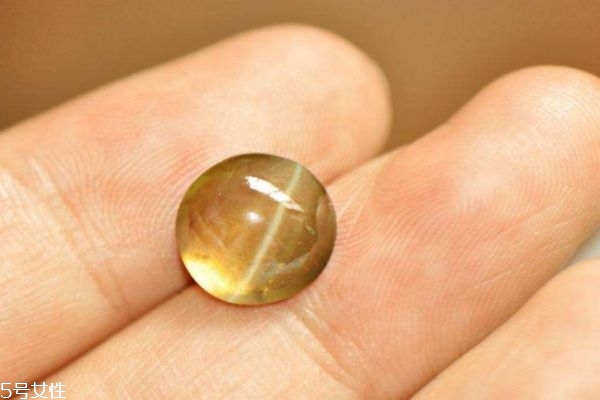 石英貓眼應該怎么保養(yǎng)呢 石英貓眼佩戴有什么注意嗎 石英貓眼應該怎么保養(yǎng)呢 石英貓眼佩戴有什么注意嗎