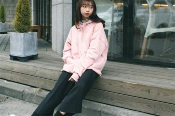 粉色衛(wèi)衣配什么褲子好看 粉色衛(wèi)衣搭配褲子圖片 粉色衛(wèi)衣配什么褲子好看 粉色衛(wèi)衣搭配褲子圖片