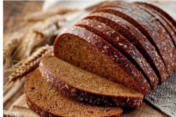 什么是黑面包呢 黑面包有什么營養(yǎng)價值呢 什么是黑面包呢 黑面包有什么營養(yǎng)價值呢