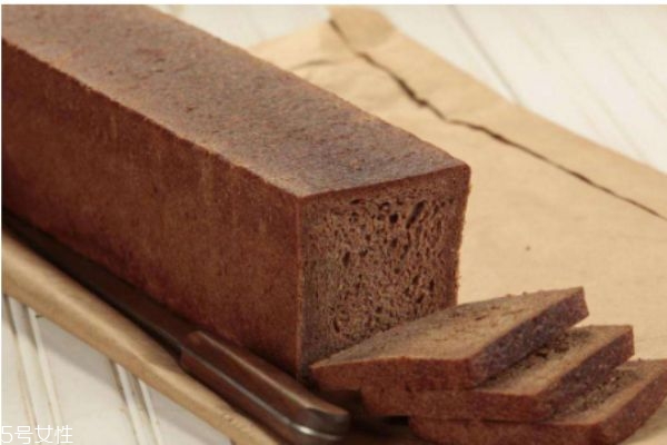 什么是黑面包呢 黑面包有什么營養(yǎng)價值呢 什么是黑面包呢 黑面包有什么營養(yǎng)價值呢