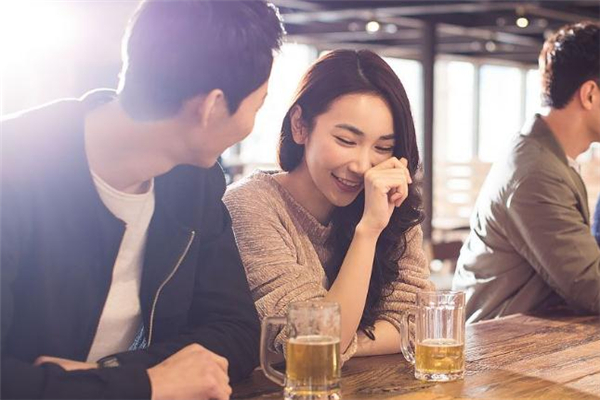 酒吧遇到喜歡的女生怎么搭訕 酒吧怎么搭訕女生 酒吧遇到喜歡的女生怎么搭訕 酒吧怎么搭訕女生