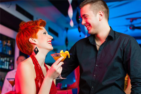 酒吧遇到喜歡的女生怎么搭訕 酒吧怎么搭訕女生 酒吧遇到喜歡的女生怎么搭訕 酒吧怎么搭訕女生