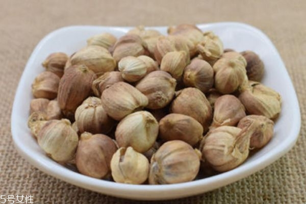 吃白豆蔻有什么作用嗎 白豆蔻有什么食用禁忌嗎 吃白豆蔻有什么作用嗎 白豆蔻有什么食用禁忌嗎