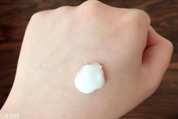 為什么要涂身體乳呢 涂身體讓有什么好處呢 為什么要涂身體乳呢 涂身體讓有什么好處呢