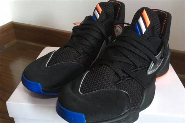 阿迪達斯哈登4黑銀開箱測評 哈登4和哈登2哪個舒服 阿迪達斯哈登4黑銀開箱測評 哈登4和哈登2哪個舒服