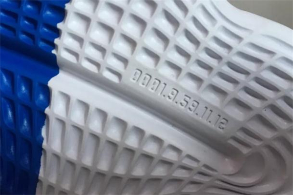 阿迪達斯哈登4黑銀開箱測評 哈登4和哈登2哪個舒服 阿迪達斯哈登4黑銀開箱測評 哈登4和哈登2哪個舒服