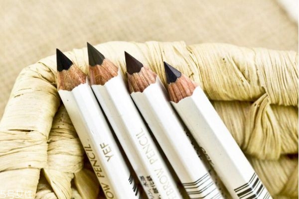 應(yīng)該怎么選擇眉筆呢 挑選眉筆有注意什么呢 應(yīng)該怎么選擇眉筆呢 挑選眉筆有注意什么呢