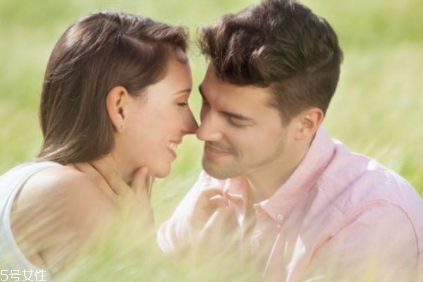 戀愛(ài)中女生應(yīng)不應(yīng)該愛(ài)撒嬌呢 撒嬌是一件壞事嗎 戀愛(ài)中女生應(yīng)不應(yīng)該愛(ài)撒嬌呢 撒嬌是一件壞事嗎