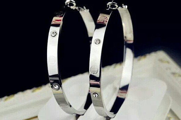 什么臉型適合戴大耳圈 大耳圈怎么挑 什么臉型適合戴大耳圈 大耳圈怎么挑