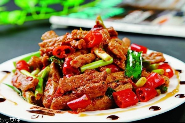 牛肉絲怎么切才嫩 牛肉絲是順切還是橫切 牛肉絲怎么切才嫩 牛肉絲是順切還是橫切