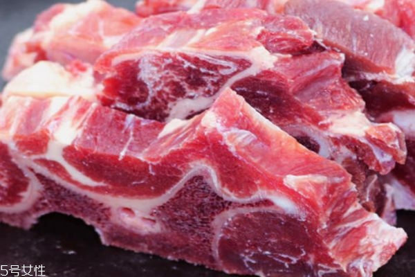 怎么看牛肉的真假 牛肉真假辨別 怎么看牛肉的真假 牛肉真假辨別