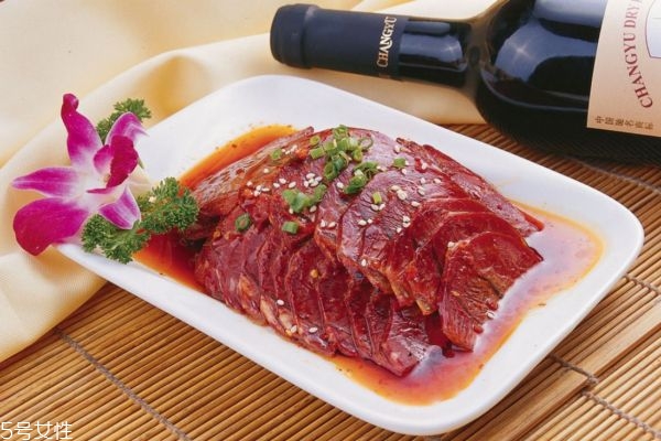 牛肉絲怎么切才嫩 牛肉絲是順切還是橫切 牛肉絲怎么切才嫩 牛肉絲是順切還是橫切