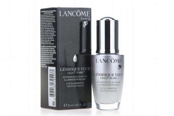 眼部精華和眼霜效果一樣嗎 眼部精華和眼霜用法相同嗎 眼部精華和眼霜效果一樣嗎 眼部精華和眼霜用法相同嗎