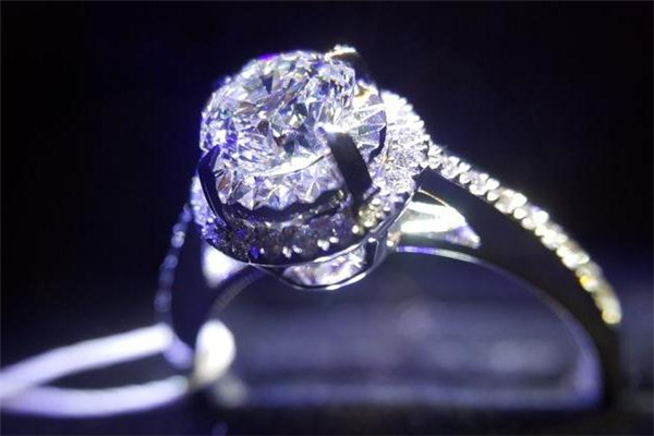 通靈藍色火焰鉆戒價格 通靈藍色火焰多少切面 通靈藍色火焰鉆戒價格 通靈藍色火焰多少切面