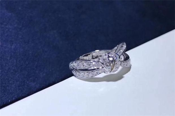 尚美巴黎和tiffany哪個(gè)好 尚美巴黎和蒂芙尼哪個(gè)貴 尚美巴黎和tiffany哪個(gè)好 尚美巴黎和蒂芙尼哪個(gè)貴