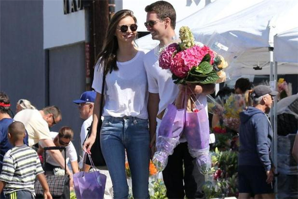 約會(huì)女生帶閨蜜怎么辦 女生帶閨蜜約會(huì)是什么意思 約會(huì)女生帶閨蜜怎么辦 女生帶閨蜜約會(huì)是什么意思